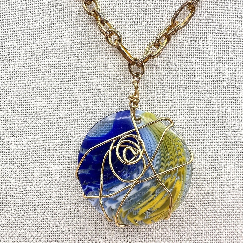 Vintage 90s‎ Gold Tone Wire Wrapped Resin Pendant Necklace Women's Jewelry Retro